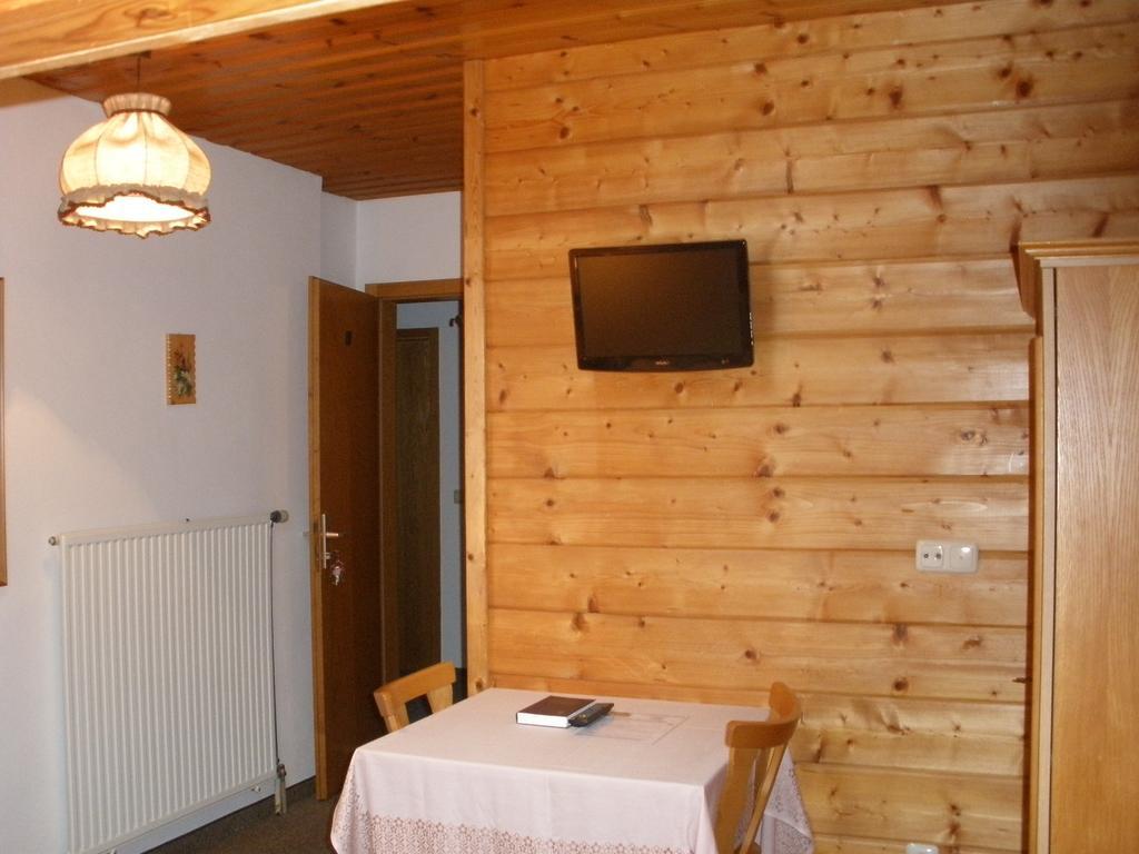 Alpengasthof Zur Loisach Hotel Grossweil Habitación foto