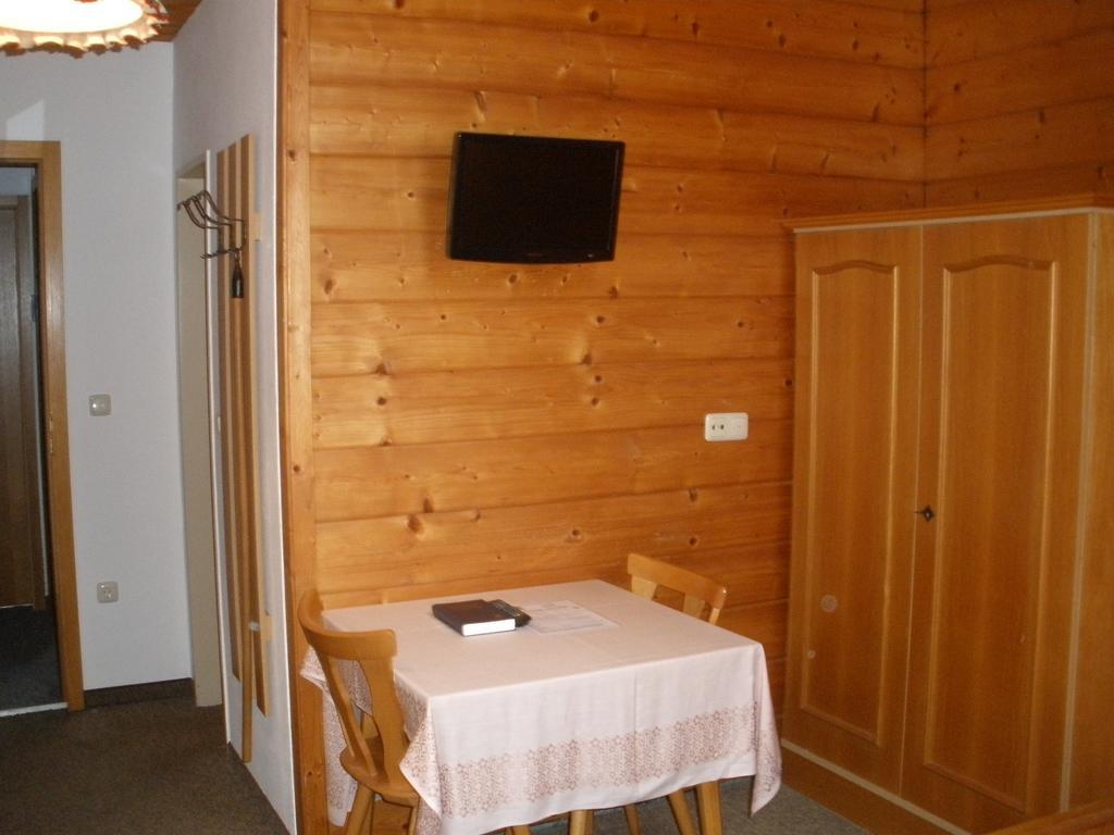 Alpengasthof Zur Loisach Hotel Grossweil Habitación foto