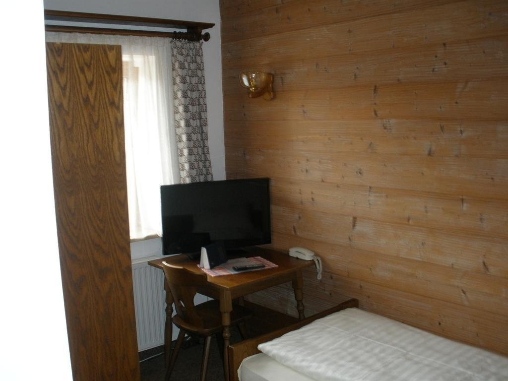 Alpengasthof Zur Loisach Hotel Grossweil Habitación foto