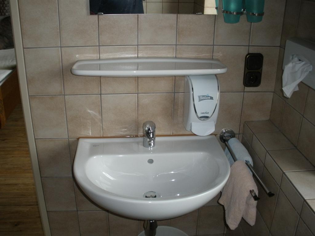 Alpengasthof Zur Loisach Hotel Grossweil Habitación foto
