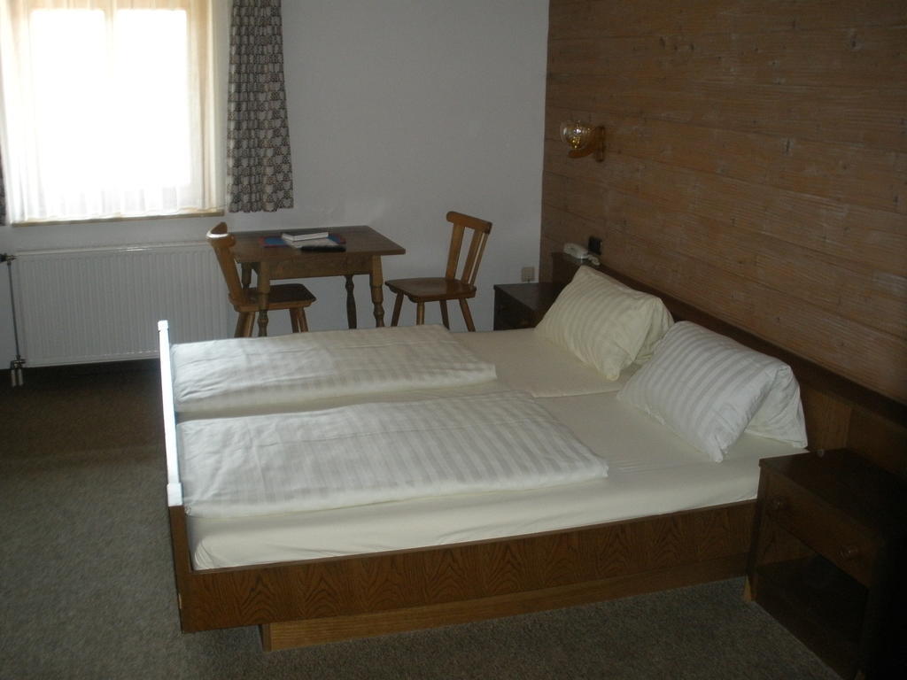 Alpengasthof Zur Loisach Hotel Grossweil Habitación foto